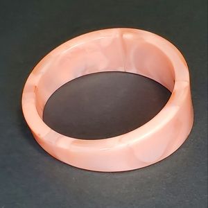 VINTAGE Pink LUCITE Marble Swirl Round Fashion BANGLE BRACELET Hong Kong RARE